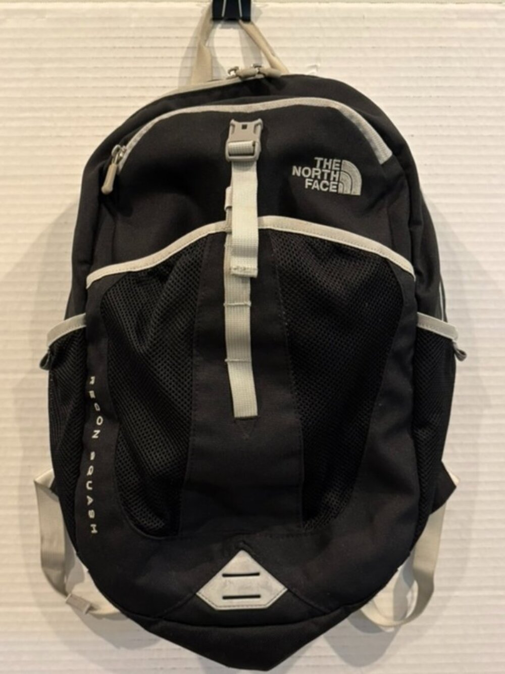 The North Face Kids Youth Recon Squash Backpack Black Gray Daypack 17L